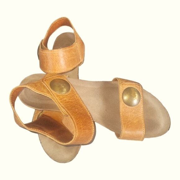 Taos  Women's Carousel Leather Tan Wedge Heel Velcro Closure Sandals Sz 40 - Picture 7 of 12